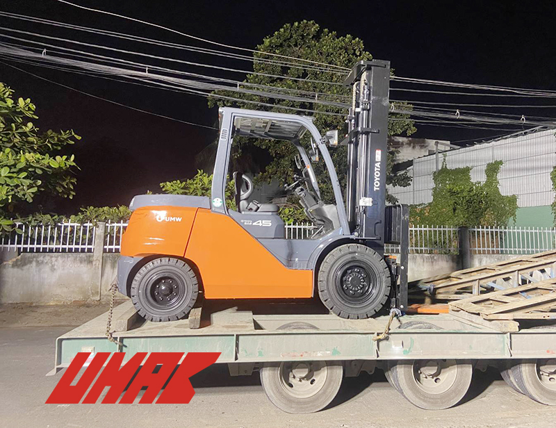 cho-thue-xe-nang-hang-trong-cac-nha-may