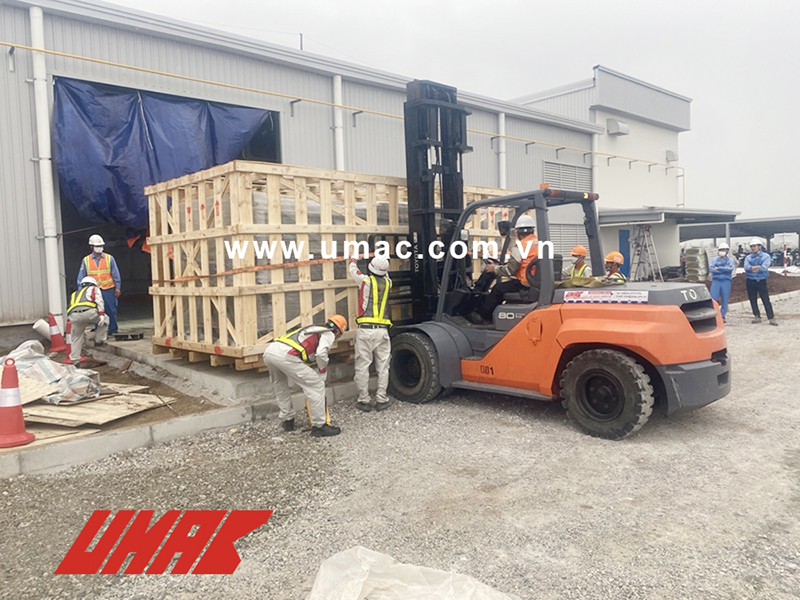 thue-xe-nang-hang-dai-han-co-kem-tho-lai