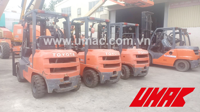 thue-xe-nang-hang-dai-han-co-kem-tho-lai