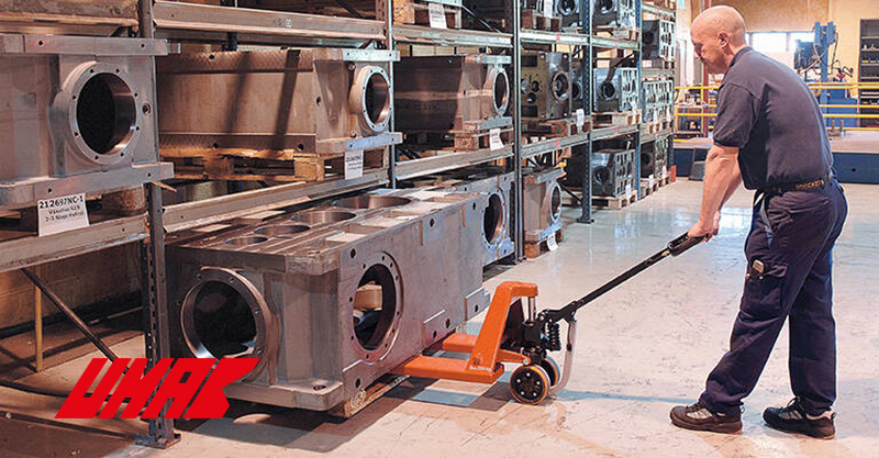 xe-nang-tay-pallet-chinh-hang-toyota