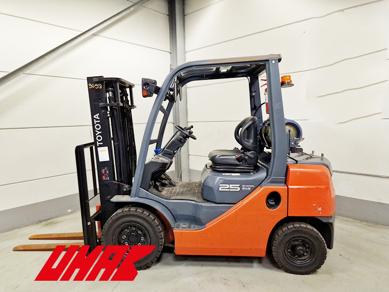 xe-nang-xang-toyota-32-8fg25