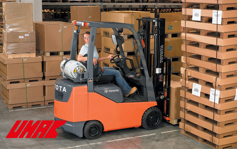 thue-xe-nang-hang-chay-xang-cua-hang-toyota