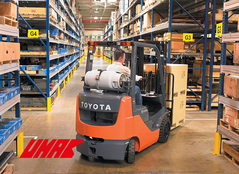 thue-xe-nang-hang-chay-xang-cua-hang-toyota