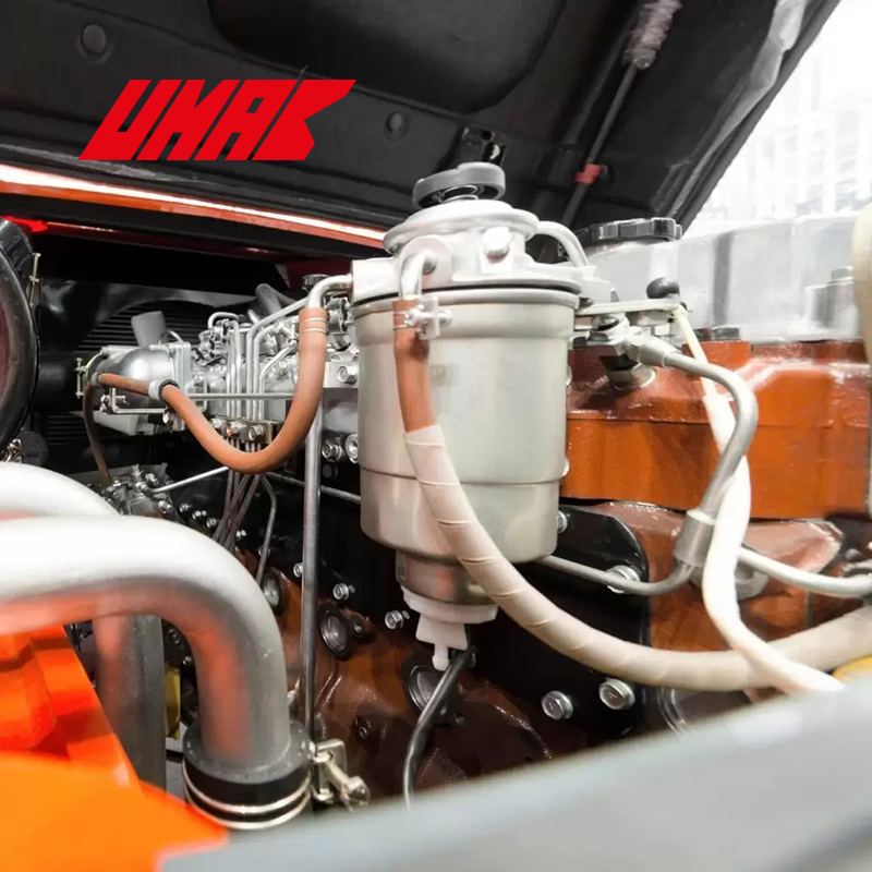 huong-dan-thay-dau-cho-xe-nang-hang