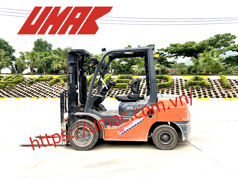 Cho thuê xe nâng dầu 3.5 tấn của hãng Toyota