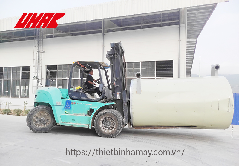 Tại sao nên chọn cho thuê xe nâng 10 tấn dài hạn?